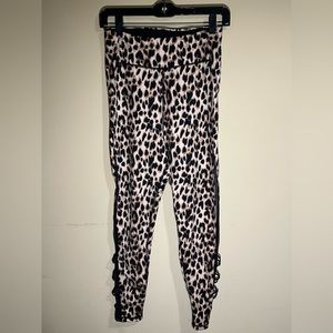 Cute Leggings with Peekaboo